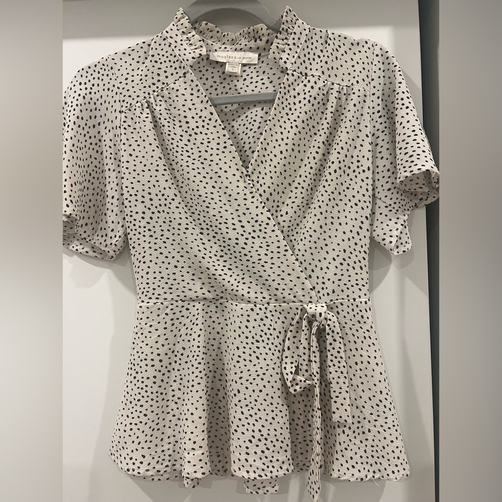 Great wrap shirt for work with polka dots